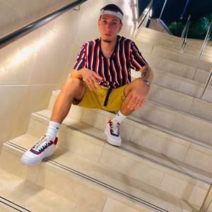 Meet your Posher, Christian